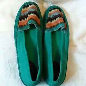 Woman's size 10 canvas flats